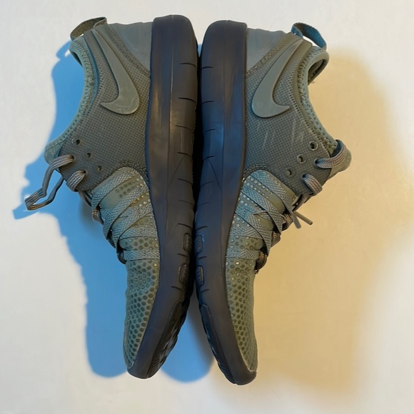 Nike Free TR Shield Dark Stucco Women Running Shoes - Picture 4 of 9